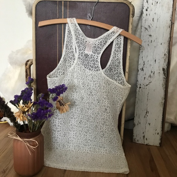 Cream lace tank 😍 - Picture 3 of 4